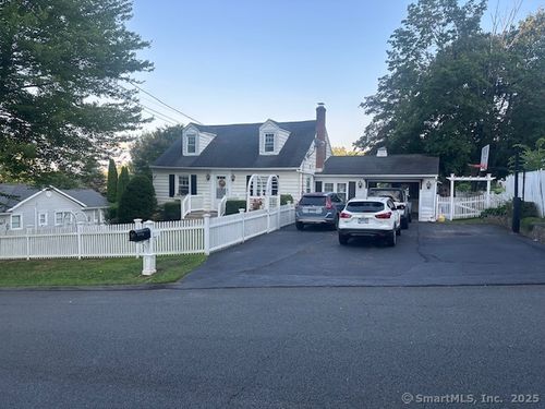 1 Farm St, Danbury, CT, 06811-4612 | Card Image