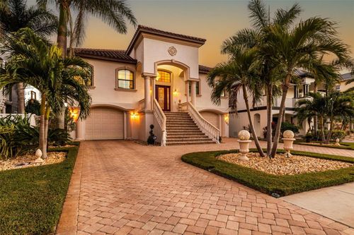 105 Wimbledon Ct, ST PETERSBURG, FL, 33708-4215 | Card Image