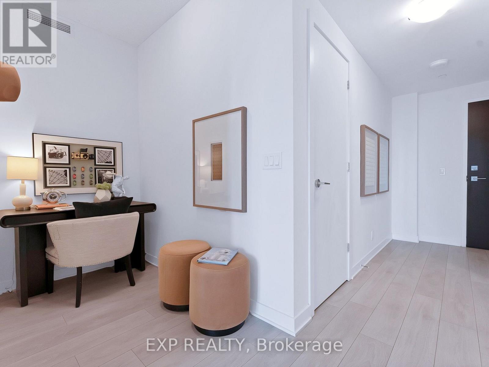 Residential in Toronto (Mount Pleasant West) 4