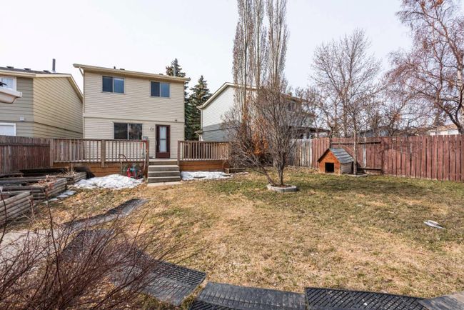 24 Erin Croft Green Se, Home with 3 bedrooms, 1 bathrooms and 2 parking in Calgary AB | Image 32