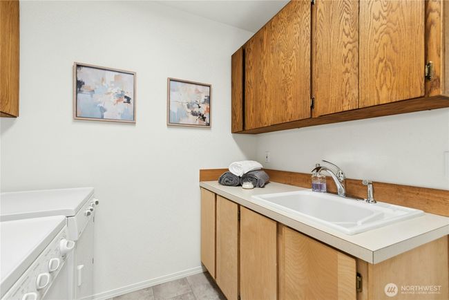 laundry on lower level | Image 26