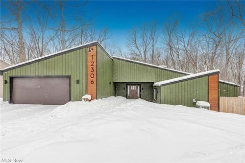 12306 The Blf, Strongsville, OH, 44136-3523 | Card Image