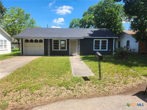 207 E Johnson St, Cuero, TX, 77954-2421 | Card Image