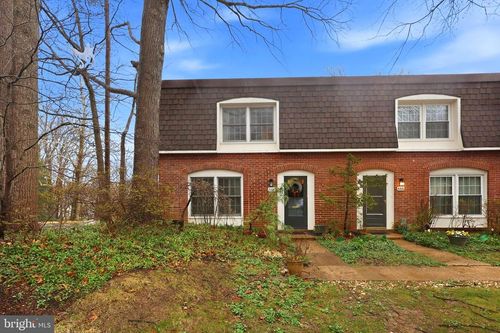 12-8222 Carrleigh Pkwy, SPRINGFIELD, VA, 22152-1701 | Card Image