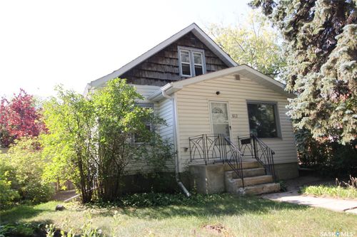 612 7th Street E, Saskatoon, SK, S7H0X9 | Card Image