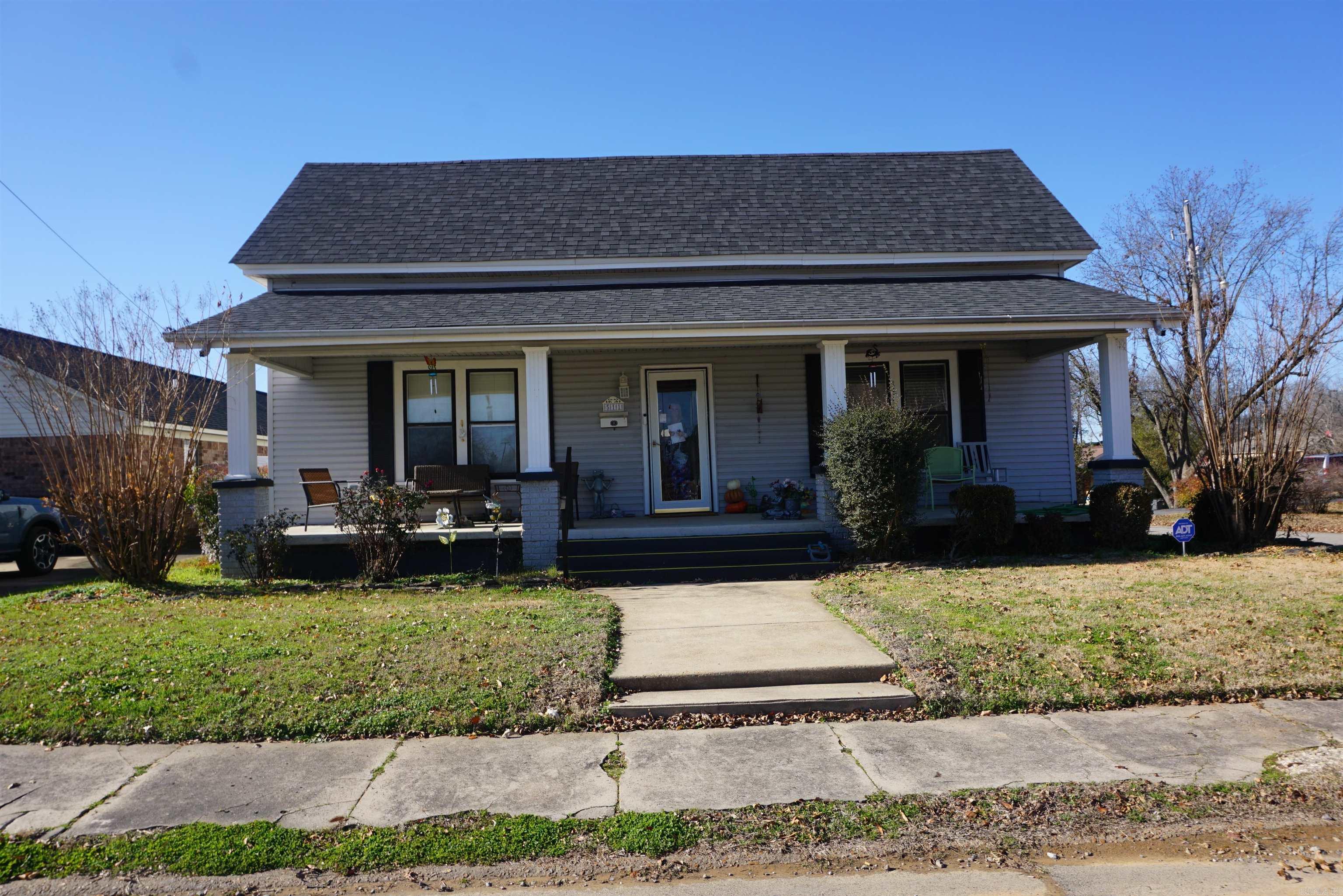Spring St, Searcy, AR 72143