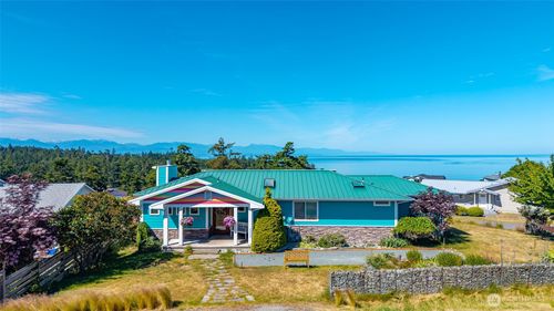682 El Prado Ave, Coupeville, WA, 98239-3003 | Card Image