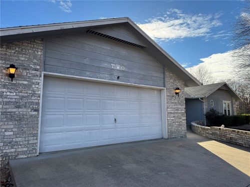 2 Newburgh Dr, Bella Vista, AR, 72715-2813 | Card Image