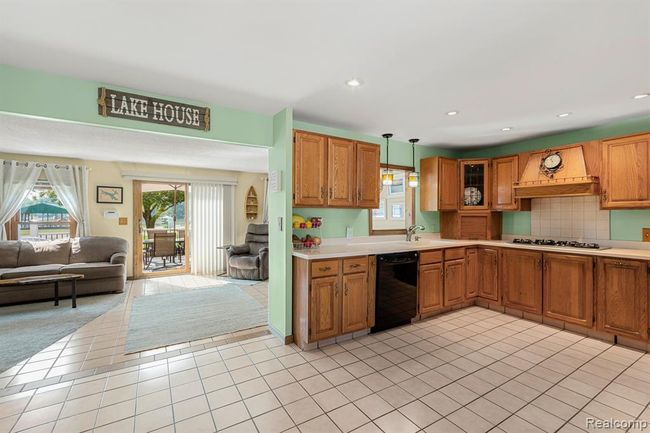 8856 Kingsley Drive, Home with 3 bedrooms, 3 bathrooms and null parking in Cambridge Twp MI | Image 4