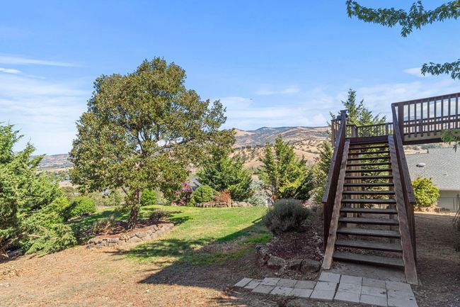 Large side yard and deck | Image 53