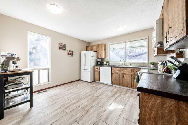 143 Pinemill Way Ne, Home with 2 bedrooms, 2 bathrooms and 8 parking in Calgary AB | Image 8