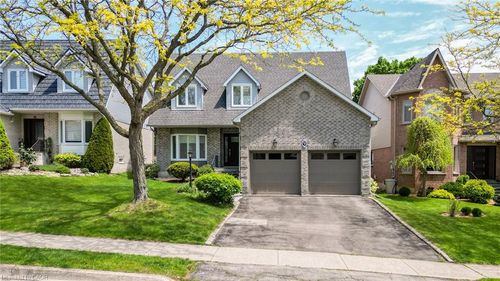 9 Golfview Crescent, Dundas, ON, L9H6V7 | Card Image
