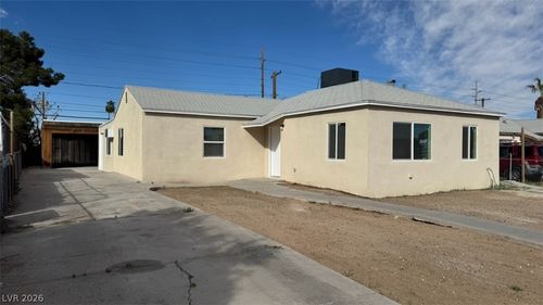 800 Lillis Ave, North Las Vegas, NV, 89030-5611 | Card Image