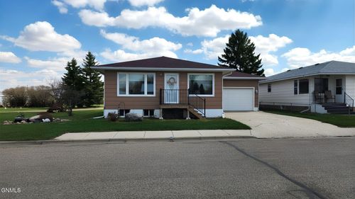 207 Roosevelt Ave, Underwood, ND, 58576-4342 | Card Image