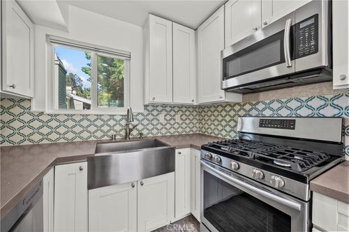 5-22117 Burbank Blvd, Woodland Hills, CA, 91367-6214 | Card Image