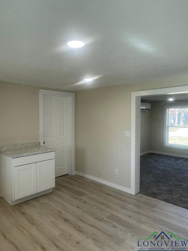 338 E Peters St, House other with 3 bedrooms, 2 bathrooms and null parking in De Kalb TX | Image 22