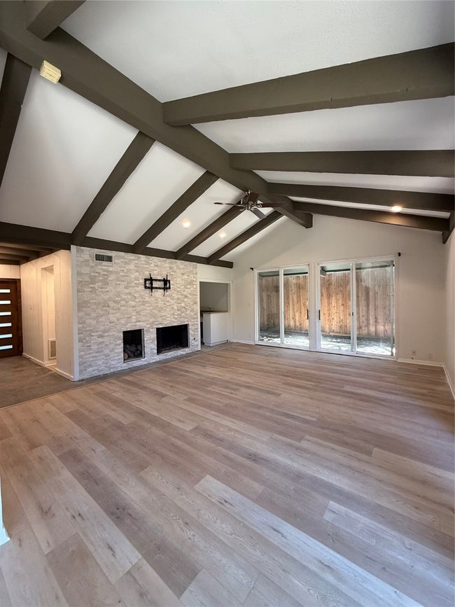10527 Sandpiper Ln, Home with 3 bedrooms, 2 bathrooms and null parking in Dallas TX | Image 9