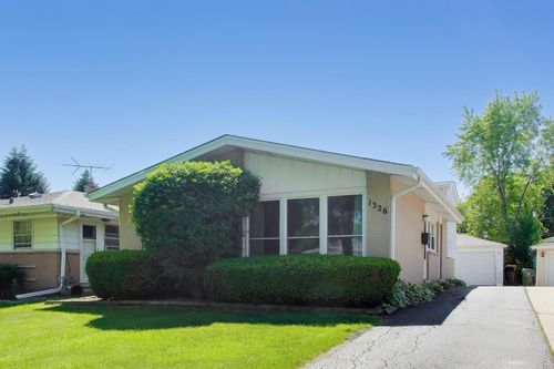 1326 S Dunton Ave, Arlington Heights, IL, 60005-3607 | Card Image