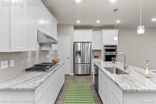 4819 Glenora Dr, Lake Orion, MI, 48359-2081 | Card Image