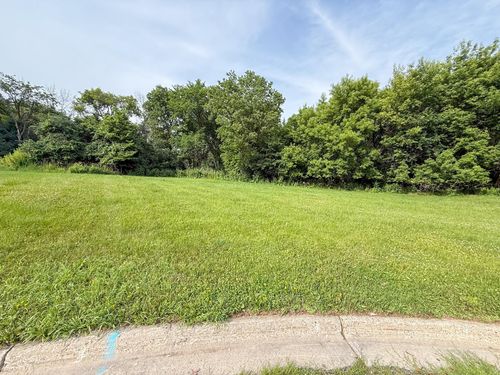 1218L Southview Dr, Faribault, MN, 55021-7060 | Card Image
