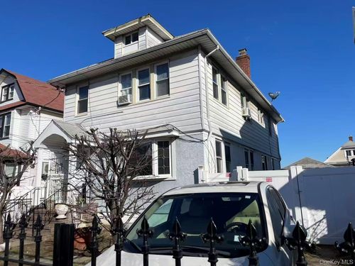 27 Curtis St, Flushing, NY, 11369-1931 | Card Image