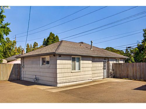 7511 Se Harmony Rd, Milwaukie, OR, 97222-1208 | Card Image