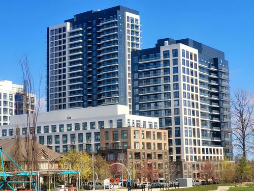424-7950 Bathurst St, Thornhill, ON, L4J0B8 | Card Image