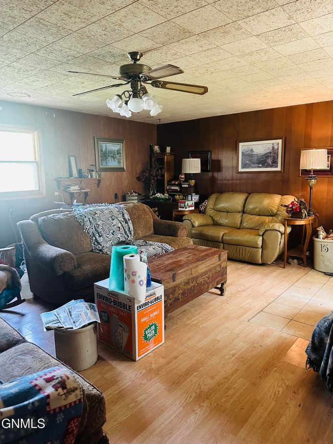 10185 99 Th St Se, House other with 5 bedrooms, 3 bathrooms and null parking in Oakes ND | Image 12
