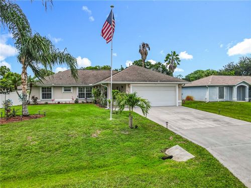 673 Breakwater Ter, Sebastian, FL, 32958-6112 | Card Image
