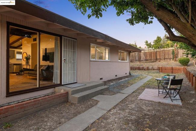 Spacious Back Yard | Image 36
