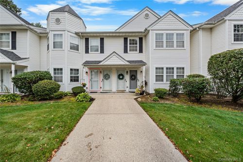 3 Victorian Ln, Medford, NY, 11763-2573 | Card Image