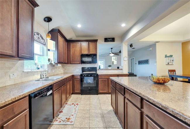 228 Lavender Ln, House other with 3 bedrooms, 2 bathrooms and 2 parking in Buda TX | Image 5