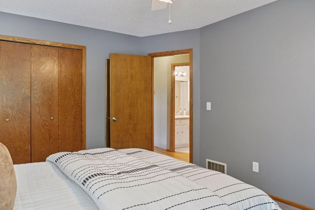 6160 Creek View Rdg, Townhouse with 3 bedrooms, 2 bathrooms and null parking in Minnetonka MN | Image 19
