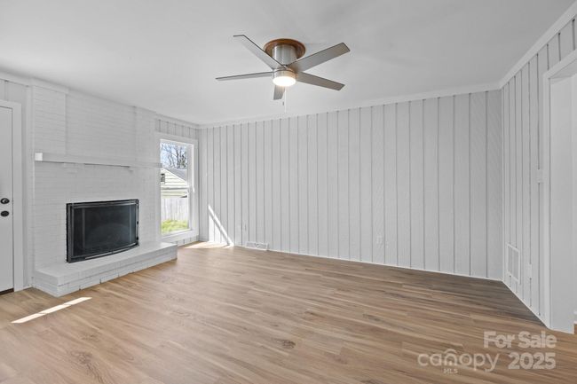 Living Room | Image 11
