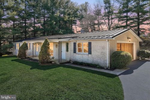 2501 Sunset Cir, Glenville, PA, 17329-9134 | Card Image
