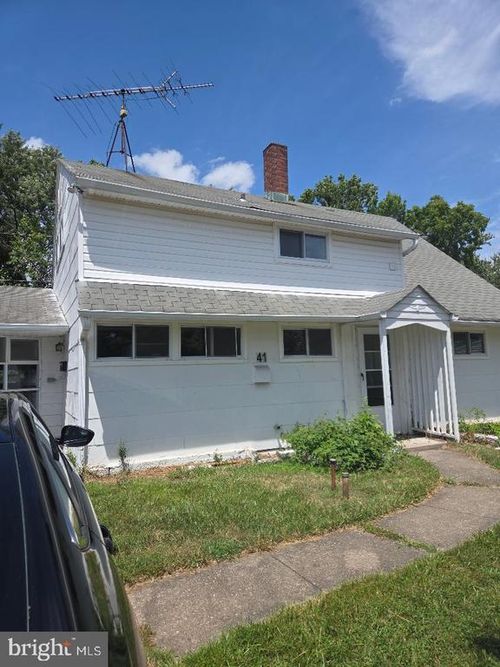 41 Whitewood Dr, LEVITTOWN, PA, 19057-3207 | Card Image