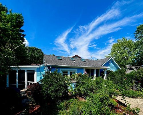 8 Branch Ct, Three Oaks, MI, 49128-1161 | Card Image