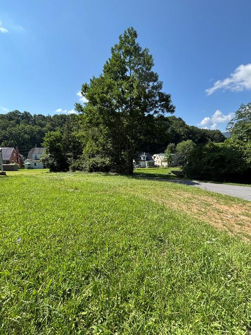 1011 Lyndale Ave, Bluefield, WV, 24701-3440 | Card Image