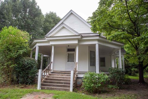 207 N Lee St, Bishopville, SC, 29010-1715 | Card Image