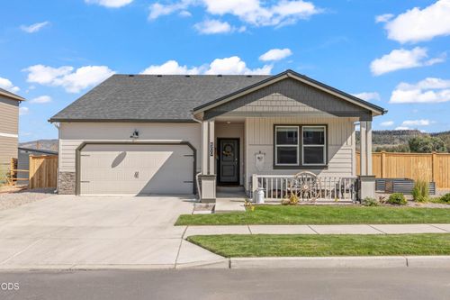500 Se Stetson Ct, Prineville, OR, 97754-2569 | Card Image