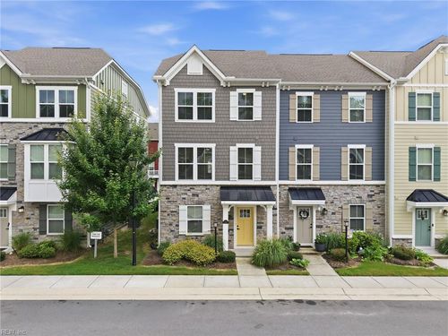 1732 Defiance Dr, Chesapeake, VA, 23323-3225 | Card Image