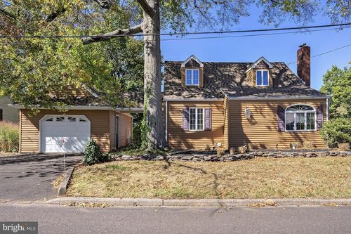 111 W Silver St, Silverdale, PA, 18962 | Card Image