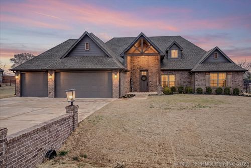 8905 E Commercial Street, Broken Arrow, OK, 74014 | Card Image