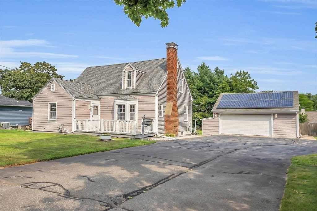 Hargreaves Ave, Somerset, MA 02726