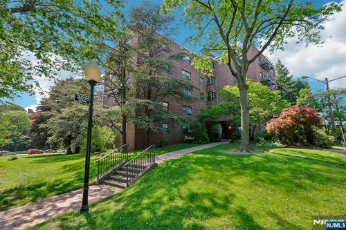 3031 Edwin Ave, Fort Lee, NJ, 07024-3659 | Card Image