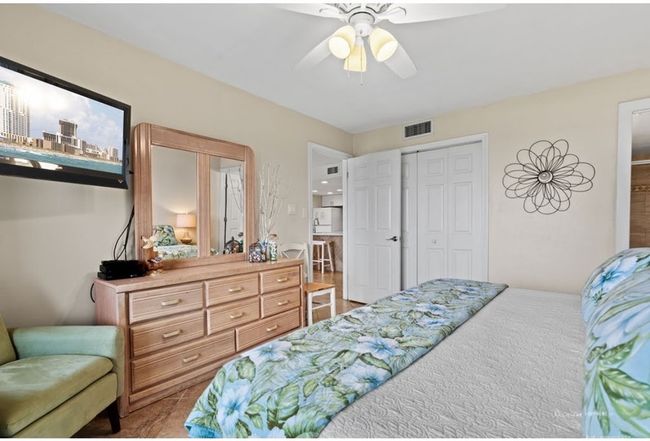 APT-103 - 4300 Gulf Blvd, Condo with 2 bedrooms, 2 bathrooms and null parking in South Padre Island TX | Image 9