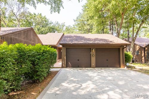 18 Garrettsen Dr, Belleville, IL, 62223-3942 | Card Image
