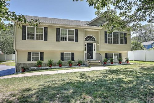 37 Lakeview Ave, Lincoln, RI, 02865-3917 | Card Image