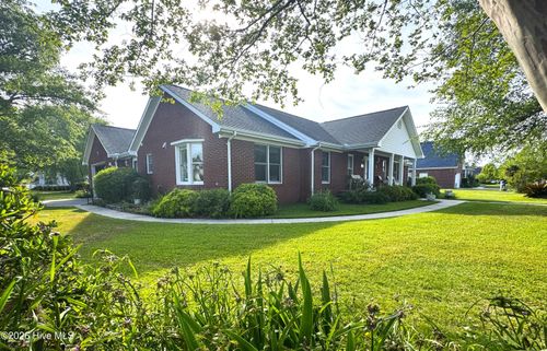 1601 River Bluff Rd, Morehead City, NC, 28557-9420 | Card Image