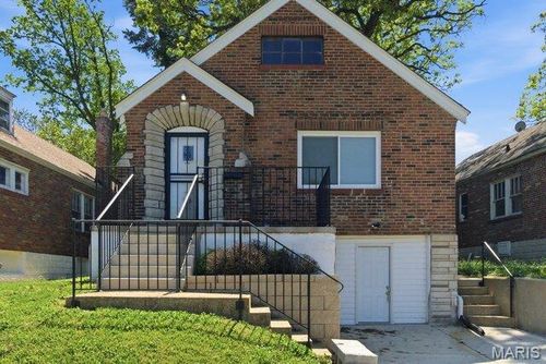 6758 Kenwood Dr, Saint Louis, MO, 63121-3131 | Card Image